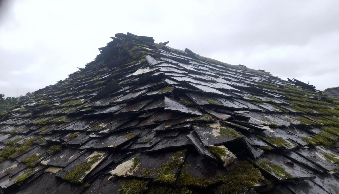 Comment les intempéries affectent-elles la longévité de votre toit ?